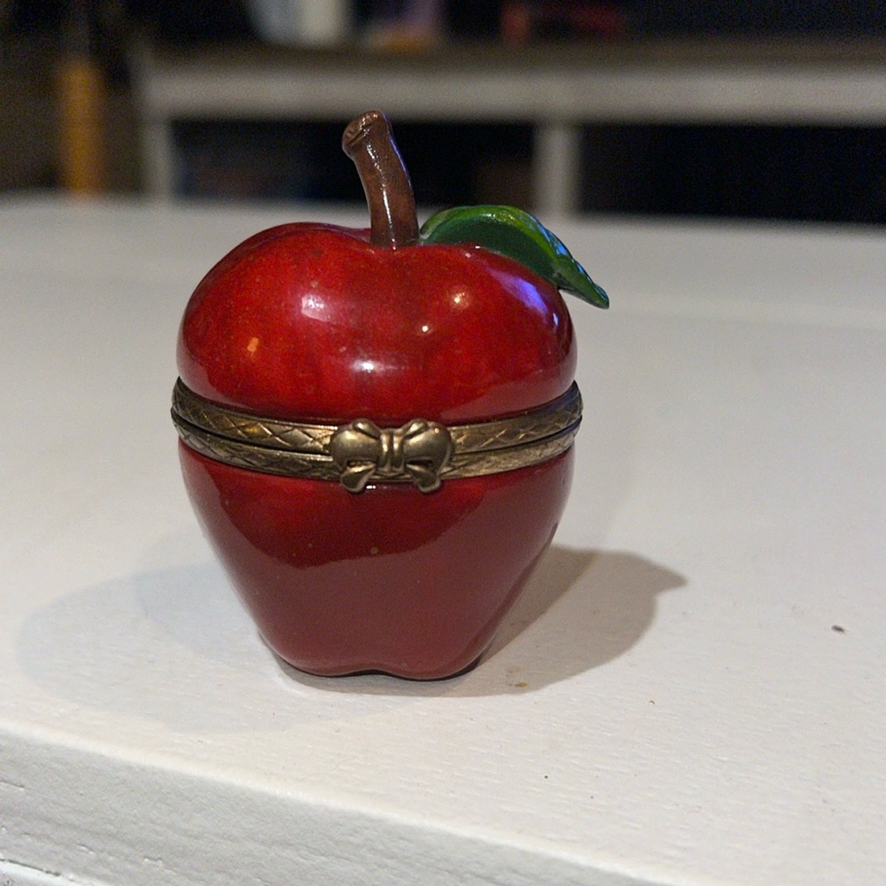 Vintage apple trinket jewelry box